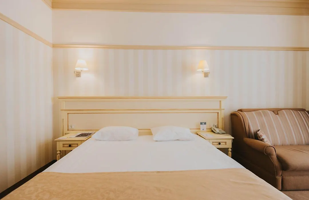 Premier Geneva Hotel-1